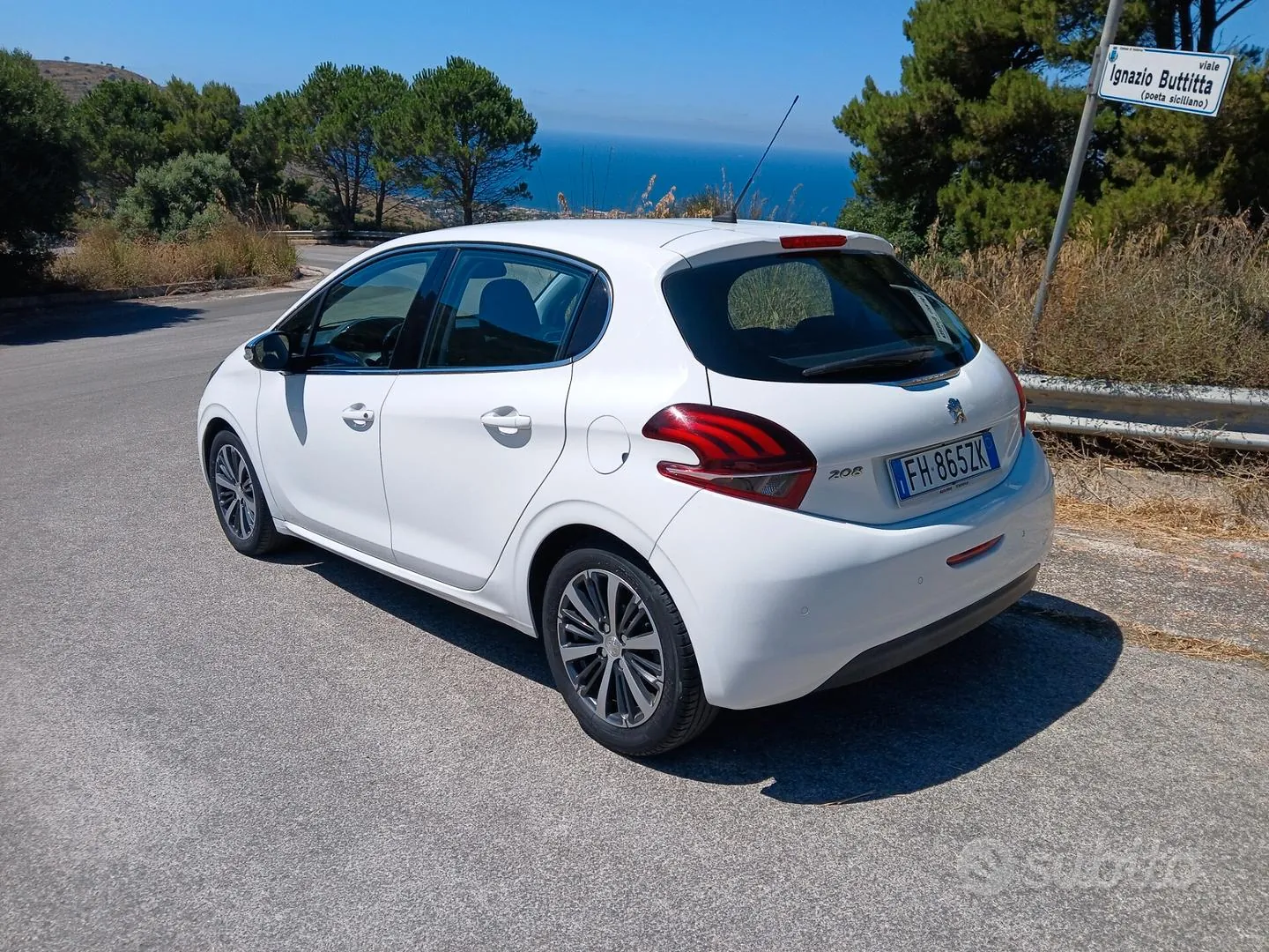 Peugeot 208 2017 photo 3