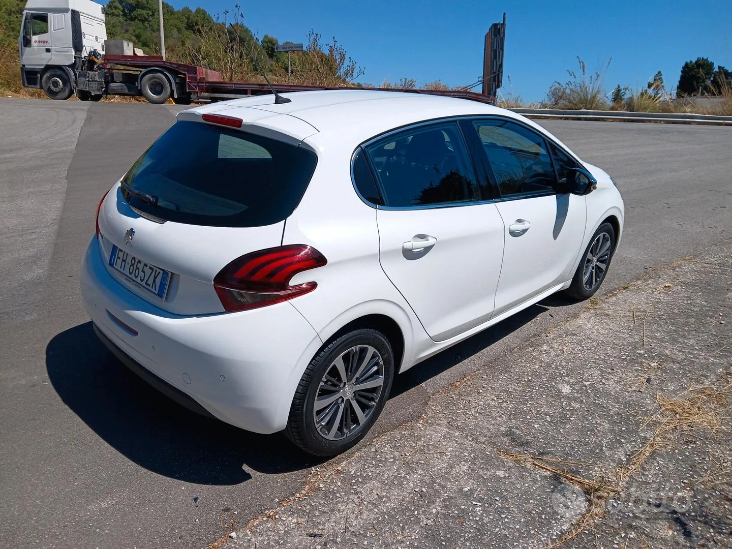 Peugeot 208 2017 photo 2