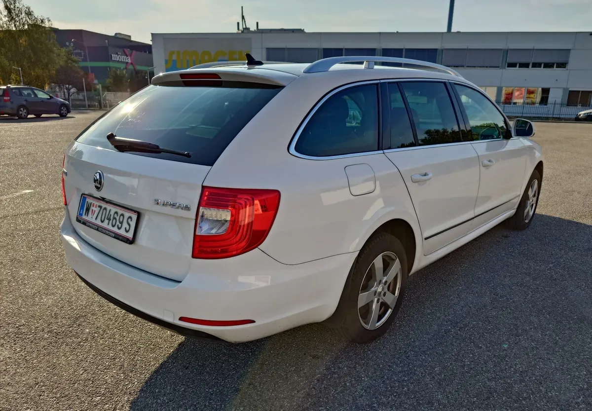 Skoda Superb 2014 photo 2