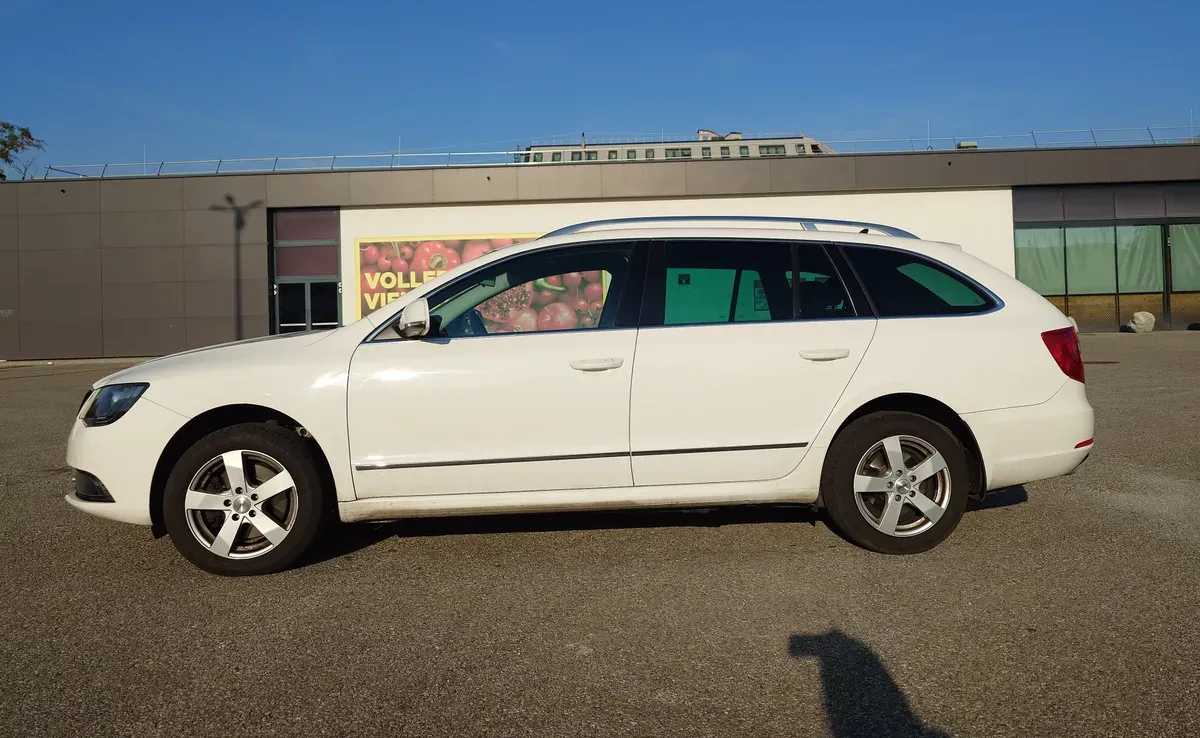 Skoda Superb 2014 photo 3