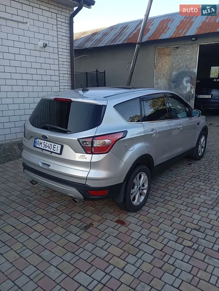 Ford Escape 2017 photo 3