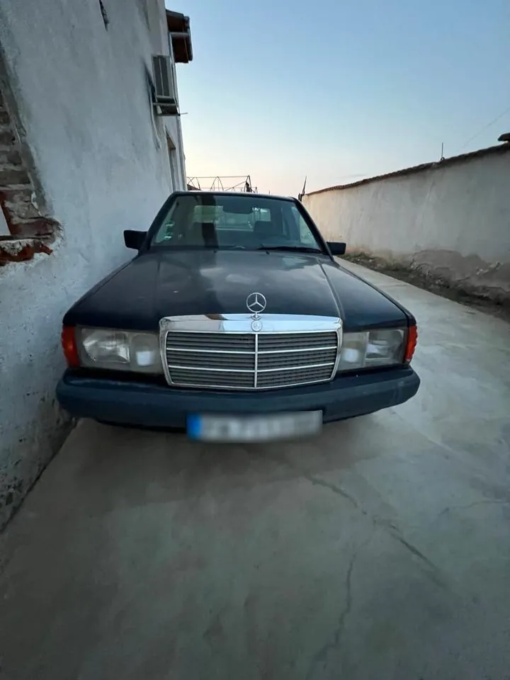 Mercedes-Benz 190E