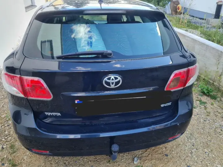 Toyota Avensis 2012 photo 2