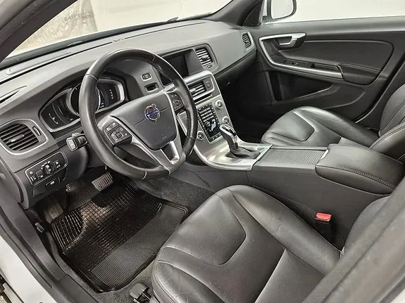 Volvo V60 2018 photo 2