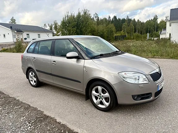 Skoda Fabia 2009 photo 4