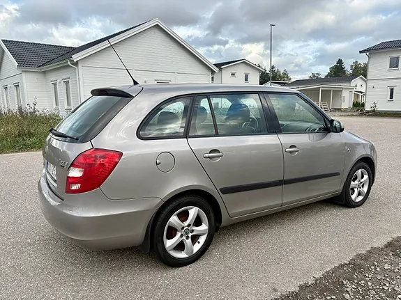 Skoda Fabia 2009 photo 3