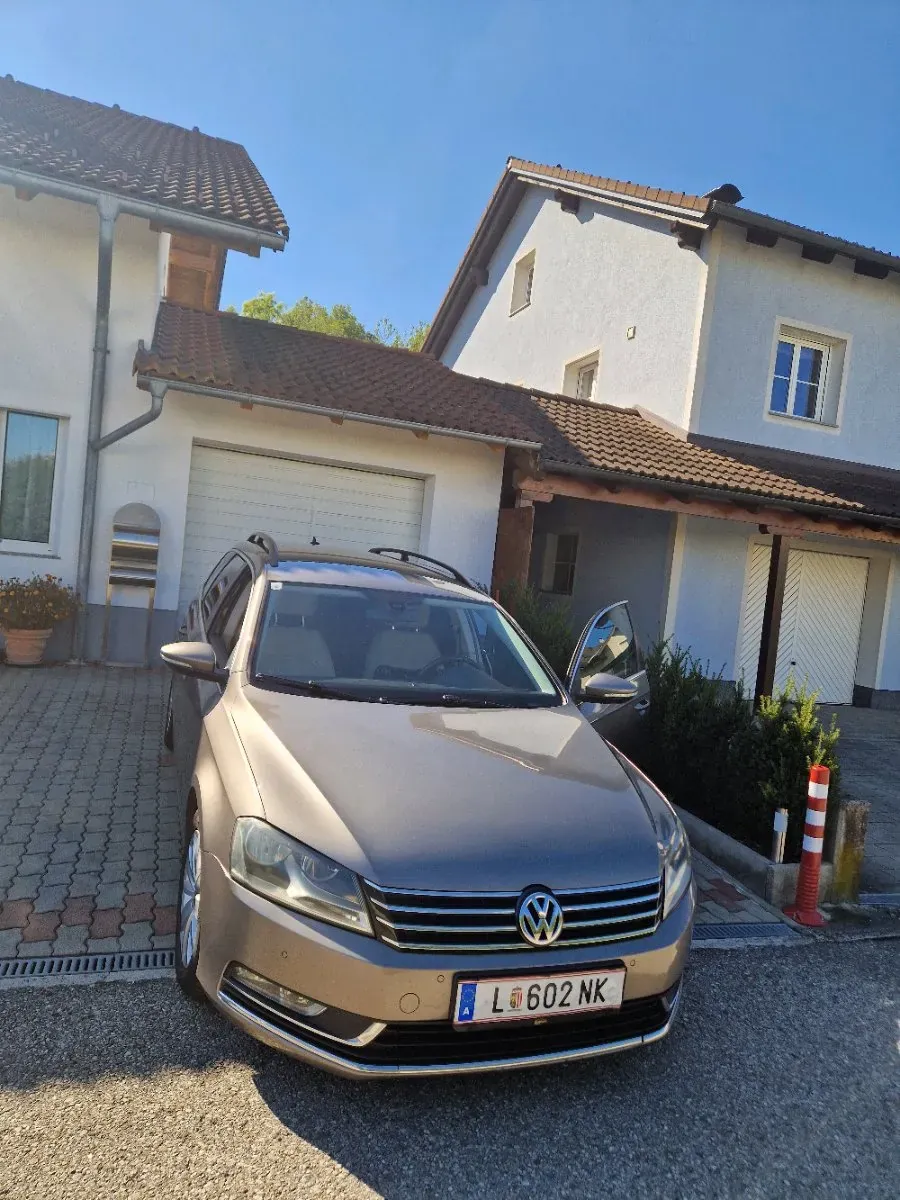 Volkswagen Passat 2011 photo 2
