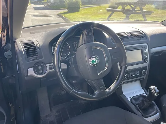 Skoda Octavia 2012 photo 4
