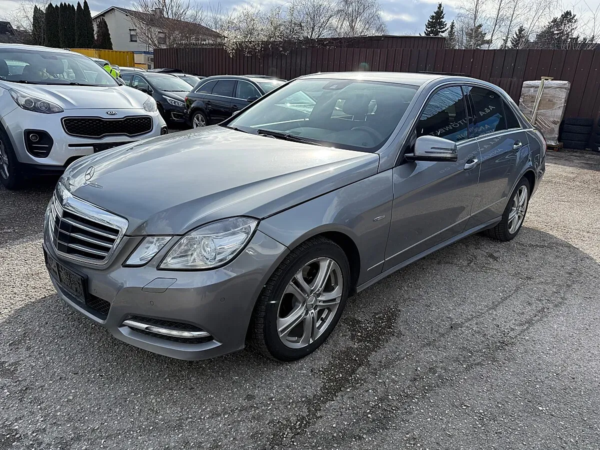 Mercedes-Benz E-Class 2009 photo 2