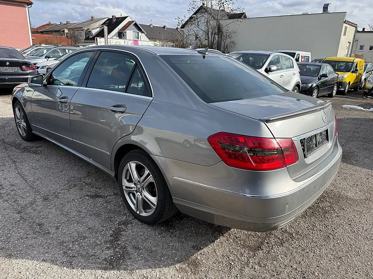 Mercedes-Benz E-Class 2009 photo 3