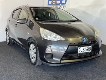 Toyota Aqua 2012 photo 2