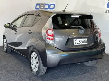 Toyota Aqua 2012 photo 5