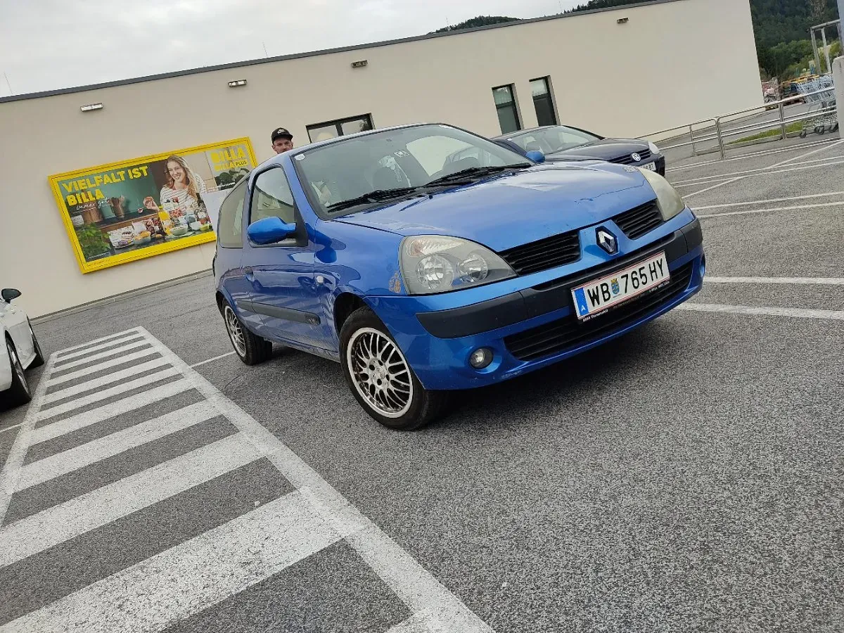 Renault Clio 2005 photo 2