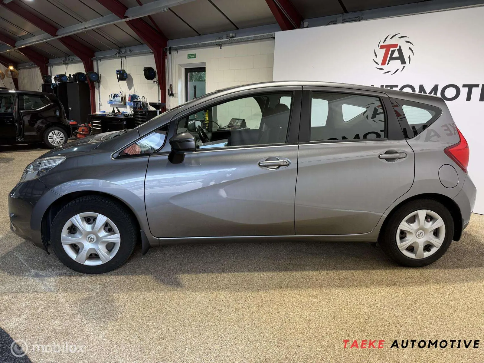 Nissan Note 2015 photo 2