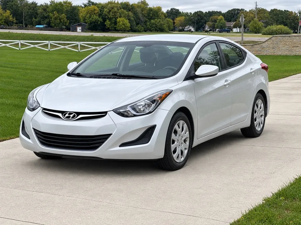 Hyundai Elantra 2015 photo 2