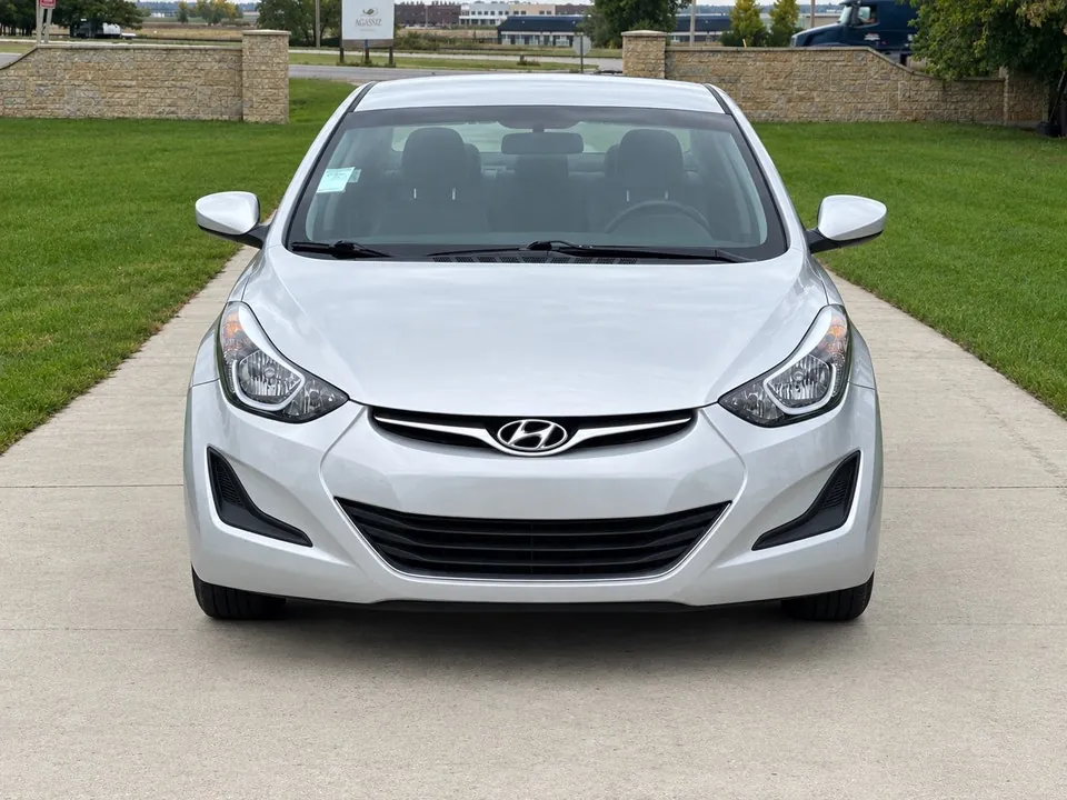 Hyundai Elantra 2015 photo 3