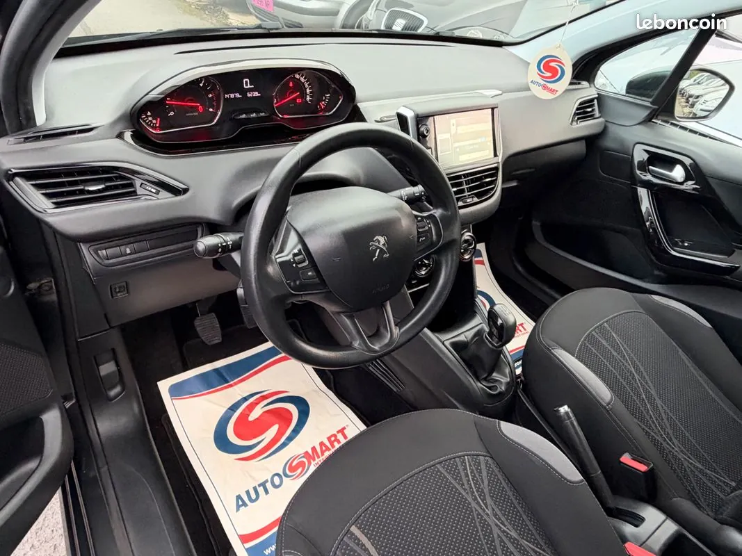 Peugeot 208 2013 photo 3
