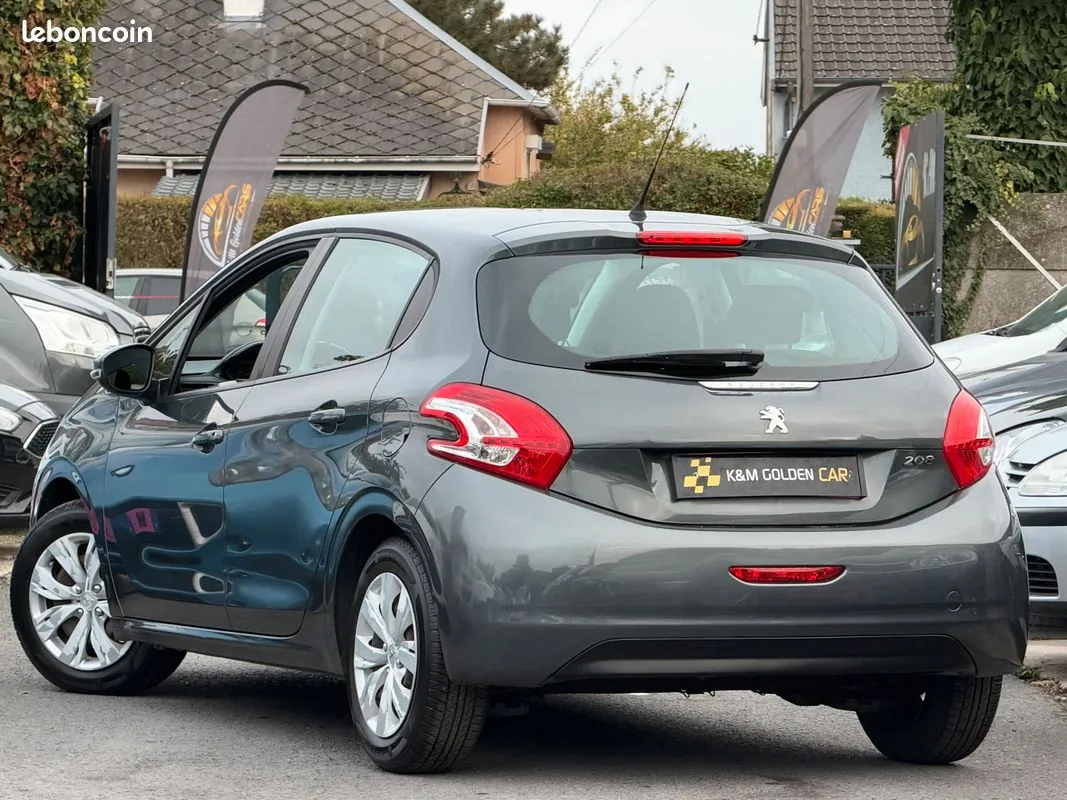 Peugeot 208 2013 photo 2