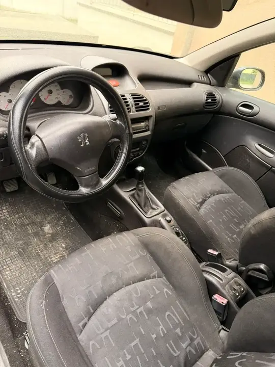 Peugeot 206 2003 photo 2