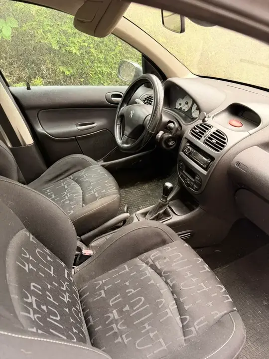 Peugeot 206 2003 photo 3