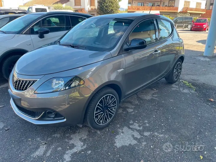 Lancia Ypsilon