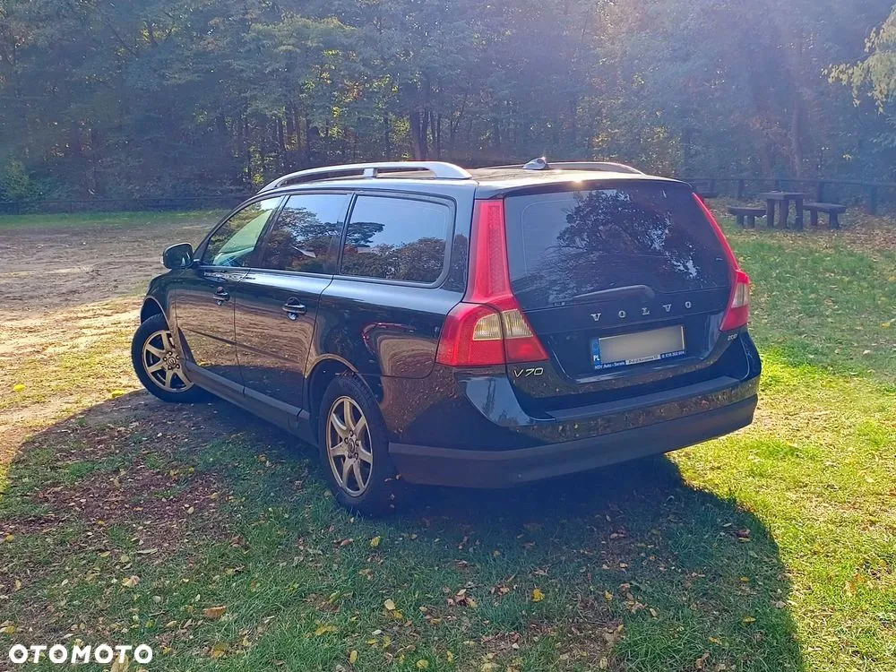 Volvo V70 2010 photo 2