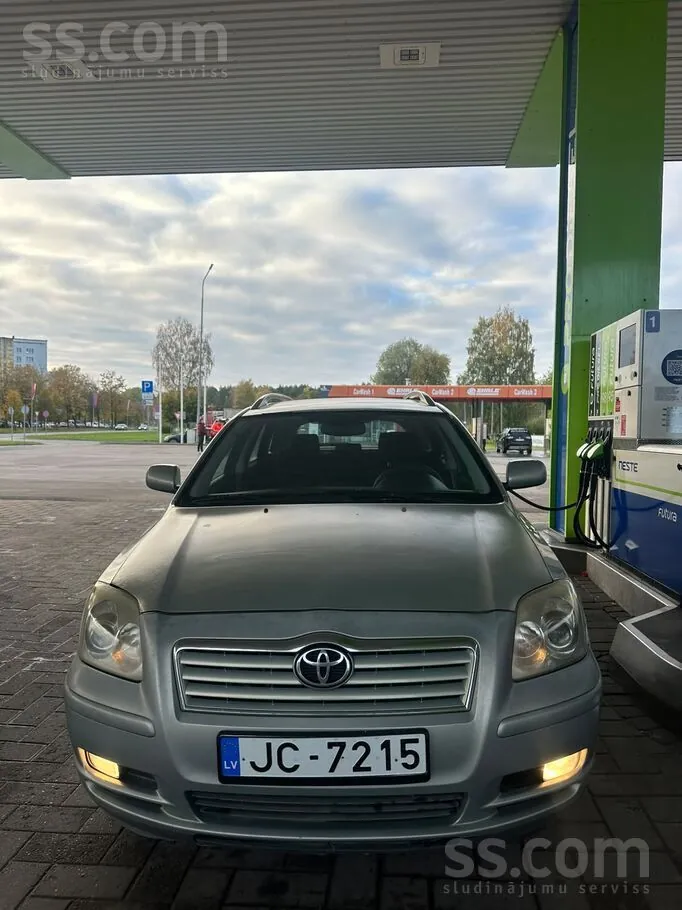 Toyota Avensis 2005 photo 2