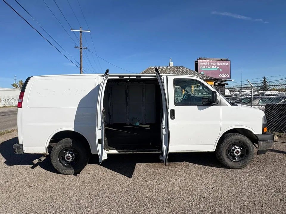 GMC Savana 2021 photo 3