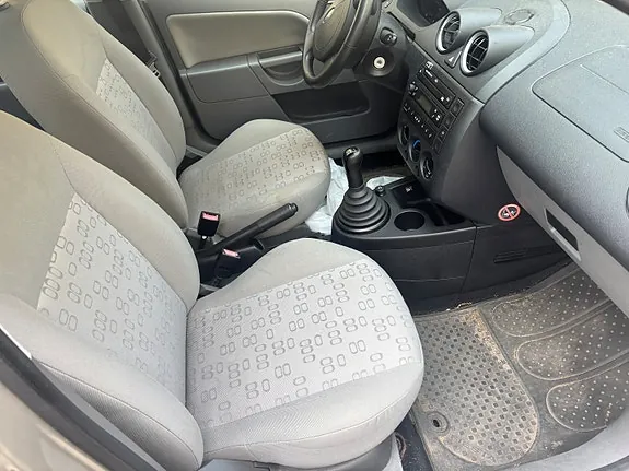 Ford Fiesta 2002 photo 3