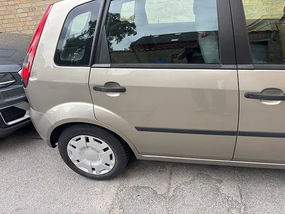Ford Fiesta 2002 photo 2