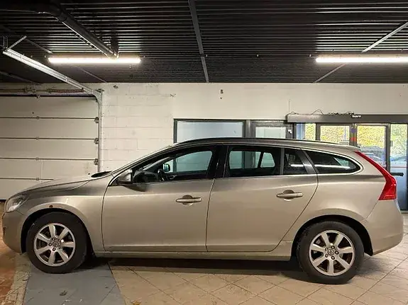 Volvo V60 2013 photo 2
