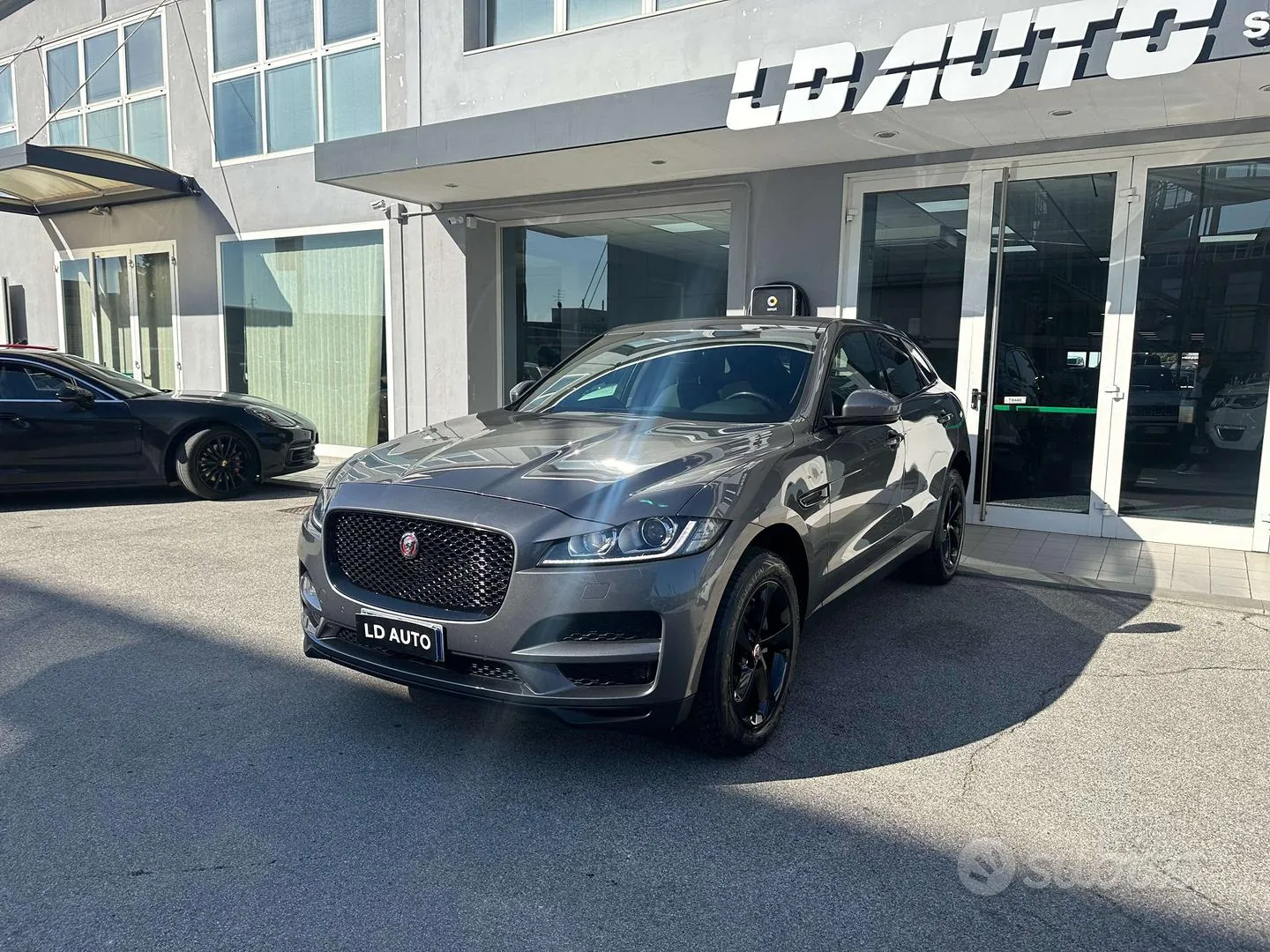 Jaguar F-Pace 2019 photo 2