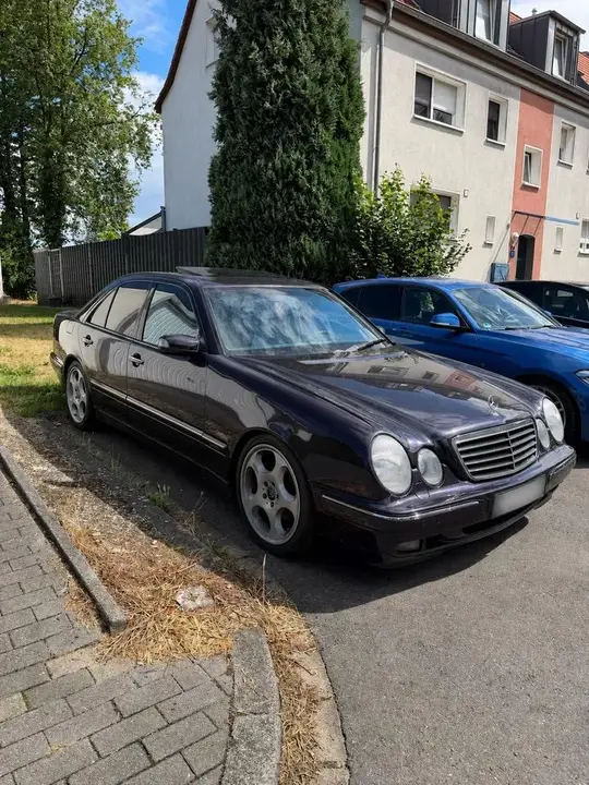 Mercedes-Benz W210