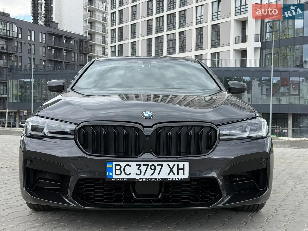 BMW 5 Series 2018 photo 2