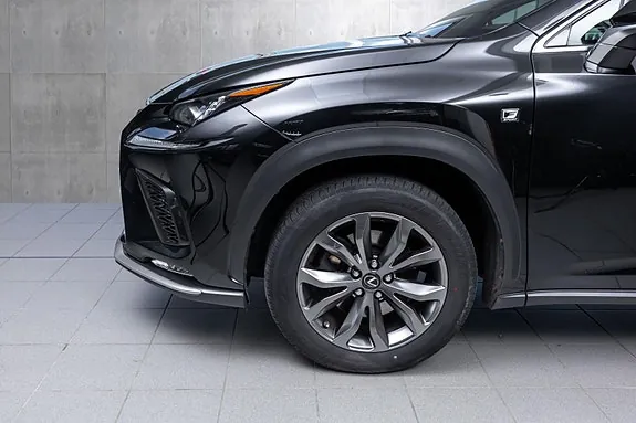 Lexus Nx300H 2018 photo 2
