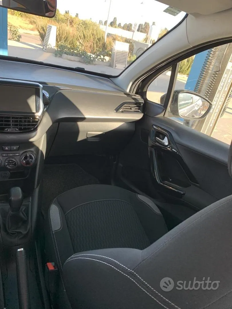 Peugeot 208 2016 photo 5