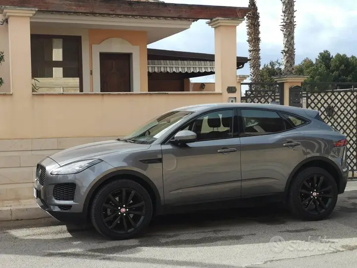 Jaguar E-Pace 2018 photo 2