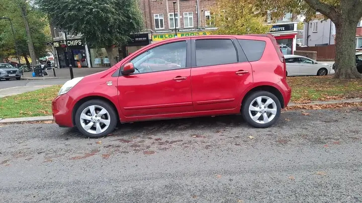 Nissan Note 2009 photo 4