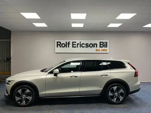 Volvo V60 Cross Country 2021 photo 2