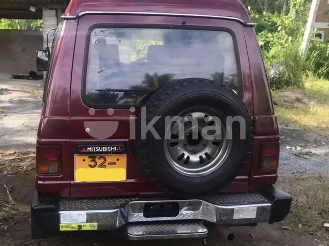 Mitsubishi Pajero 1989 photo 2