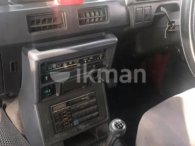 Mitsubishi Pajero 1989 photo 3