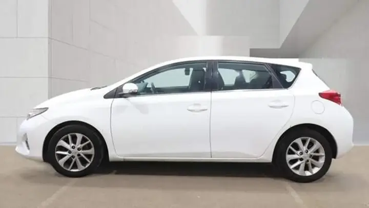 Toyota Auris 2013 photo 5