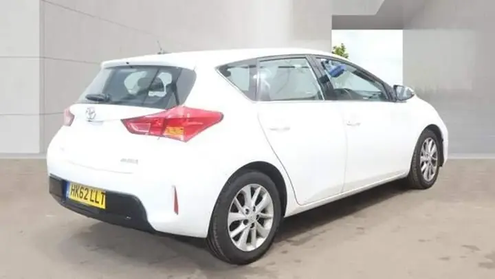 Toyota Auris 2013 photo 3
