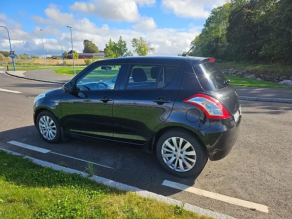Suzuki Swift 2012 photo 2