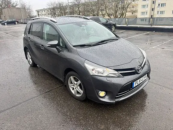Toyota Verso 2017 photo 2