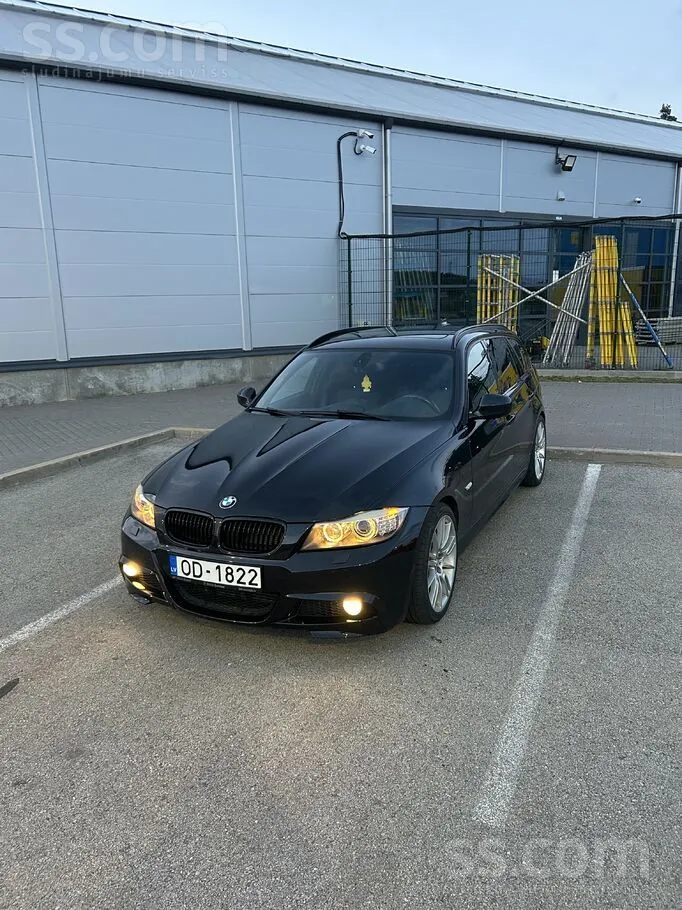 BMW 320 2012 photo 2