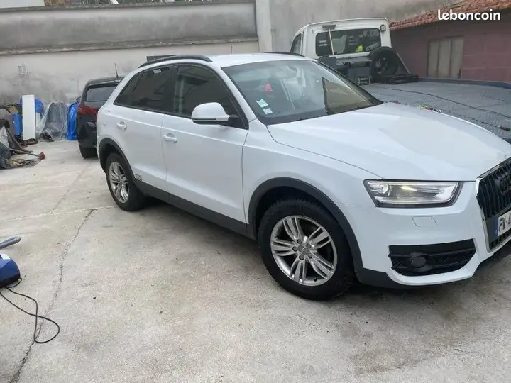 Audi Q3 2012 photo 2