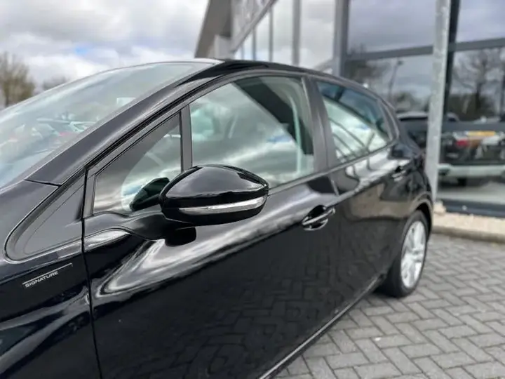 Peugeot 208 2019 photo 3