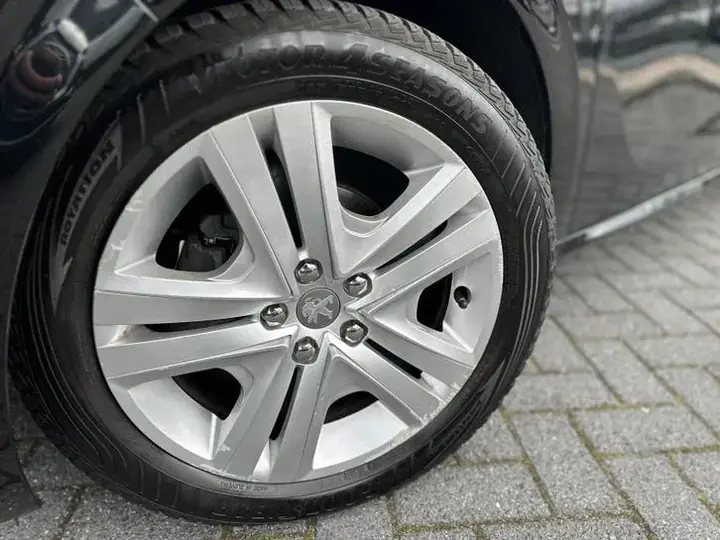 Peugeot 208 2019 photo 2