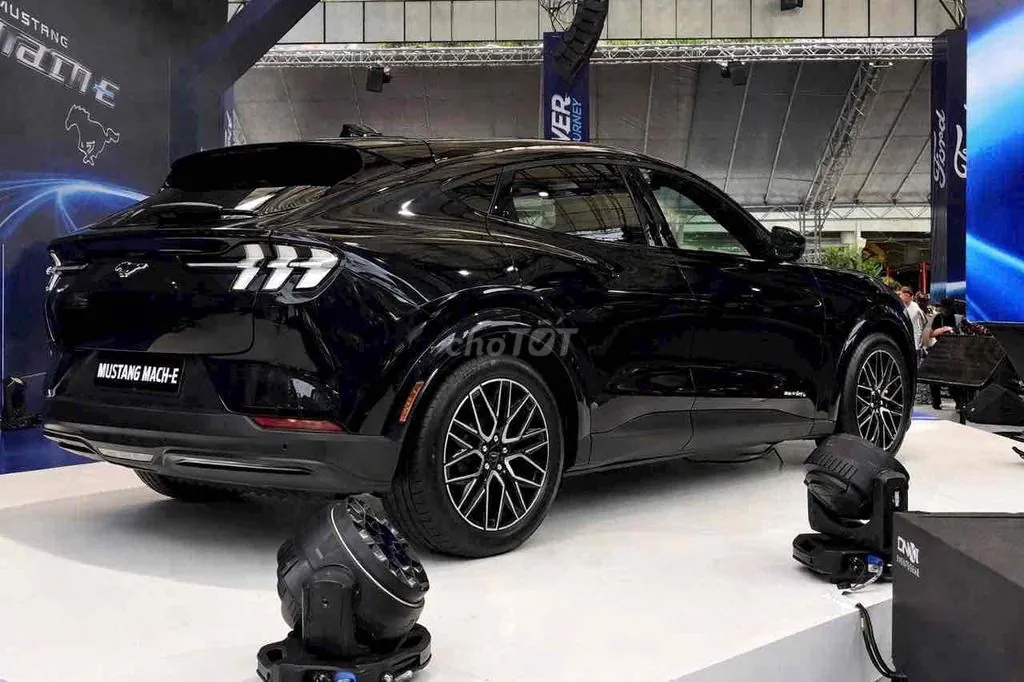 Ford Mustang Mach-E 2025 photo 5